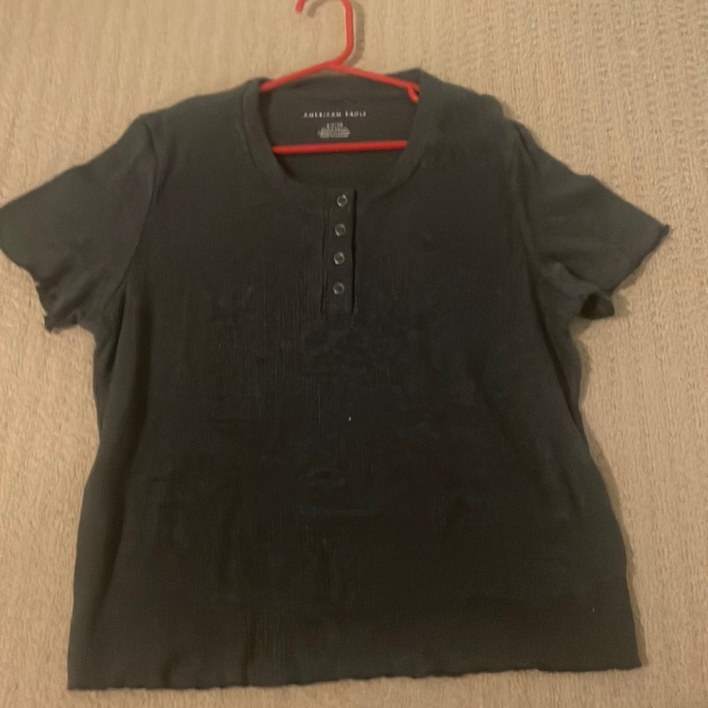 Cute comfy tee from American Eagle! Size small!